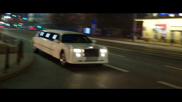 Video Reference: Land vehicle, Vehicle, Car, Luxury vehicle, Limousine, Mode of transport, Transport, Automotive design, Rolls-royce phantom, Automotive wheel system