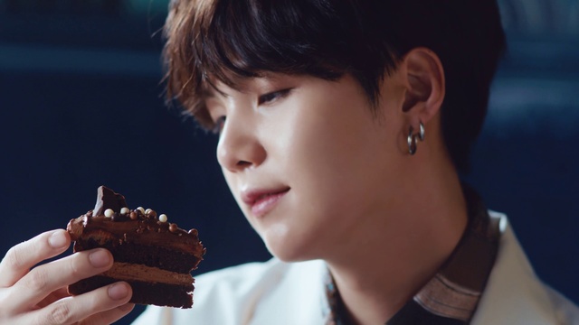 Video Reference: Chocolate, Sweetness, Eating, Food, Dessert, Frozen dessert, Junk food, Cuisine, Food craving, Ear