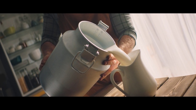 Video Reference: Teapot, Cup, Teacup, Mug, Drinkware, Kettle, Cup, Tableware, Coffee cup, Small appliance