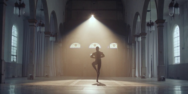 Video Reference: Light, Atmospheric phenomenon, Performance art, Standing, Performance, Fashion, Photography, Shadow, Room, Performing arts