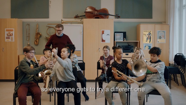 Video Reference: Musical instrument, Music, Event, Woodwind instrument, Wind instrument, Sitting, String instrument, Musician