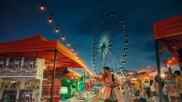 Video Reference: amusement ride, amusement park, fair, tourist attraction, leisure, fun, festival, recreation, night, ferris wheel