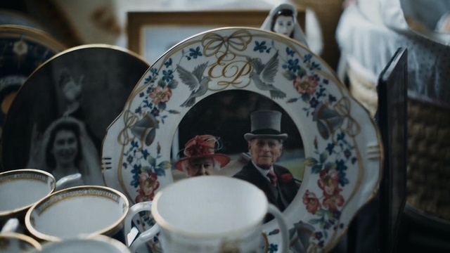 Video Reference: Porcelain, Tableware, Serveware, Dishware, Ceramic, Dinnerware set, Person