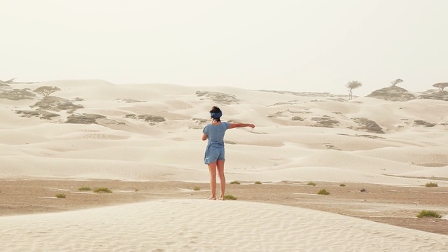 Video Reference: Sand, Natural environment, Dune, Atmospheric phenomenon, Aeolian landform, Desert, Standing, Vacation, Landscape, Fun, Person