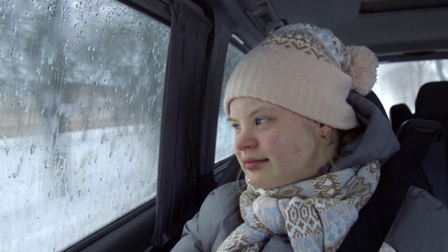 Video Reference: Knit cap, Winter, Snow, Bonnet, Eye, Headgear, Beanie, Cap, Child, Fashion accessory