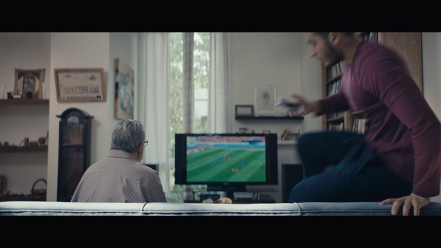 Video Reference: Media, Electronic device, Technology, Display device, Television, Television set, Room, Conversation, Screen, Screenshot