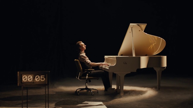 Video Reference: Pianist, Fortepiano, Musician, Recital, Piano, Jazz pianist, Music, Musical instrument accessory, Technology, Harpsichord