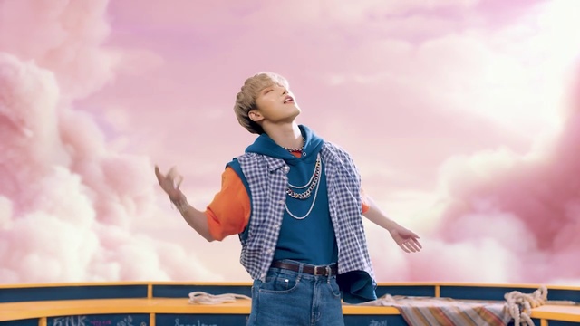 Video Reference: Sky, Daytime, Fun, Cloud, Performance, Happy, Leisure, Event, Photography, Gesture