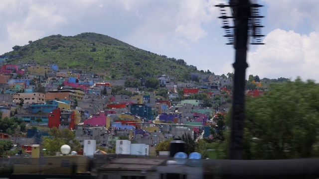 Video Reference: Town, Hill station, Human settlement, Urban area, Hill, City, Residential area, Neighbourhood, Metropolitan area, Sky