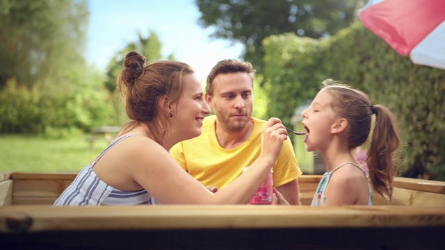 Video Reference: People, Fun, Leisure, Friendship, Vacation, Summer, Happy, Photography, Child, Sitting