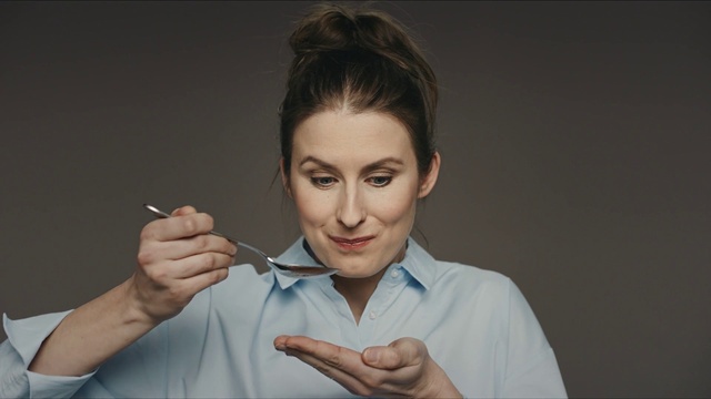 Video Reference: Lip, Eyebrow, Chin, Nose, Forehead, Gesture, Finger, Eyelash, Ear, Mouth