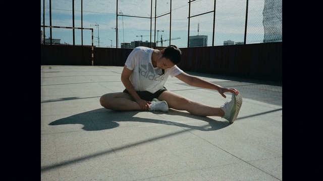 Video Reference: photograph, sitting, leg, joint, snapshot, knee, shoulder, human body, arm, physical fitness