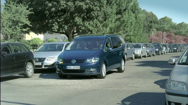 Video Reference: Land vehicle, Vehicle, Car, Hatchback, Volkswagen, Minivan, Compact car, Compact mpv, Volkswagen sharan