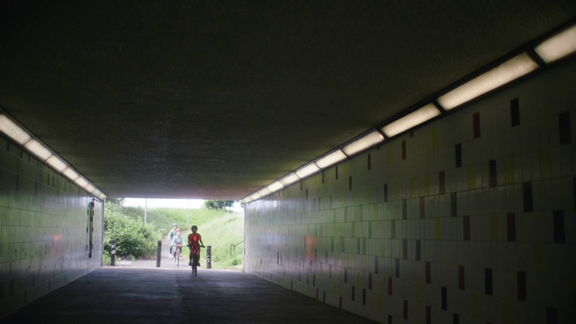 Video Reference: Light, Subway, Architecture, Night, Ceiling, Infrastructure, Road, Line, Metropolitan area, Tunnel