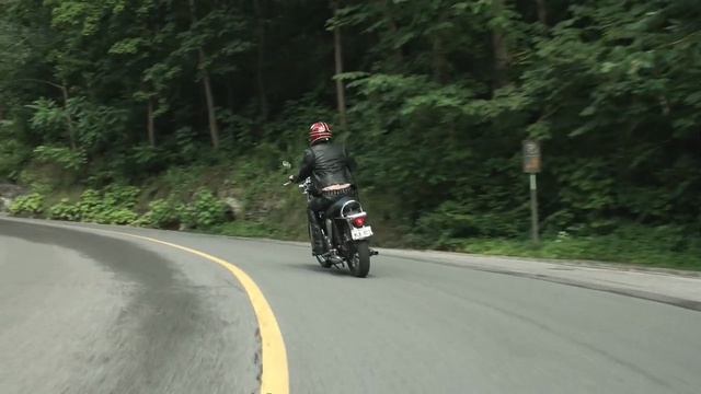 Video Reference: Land vehicle, Motorcycle, Motorcycling, Vehicle, Asphalt, Lane, Mode of transport, Motor vehicle, Road, Thoroughfare