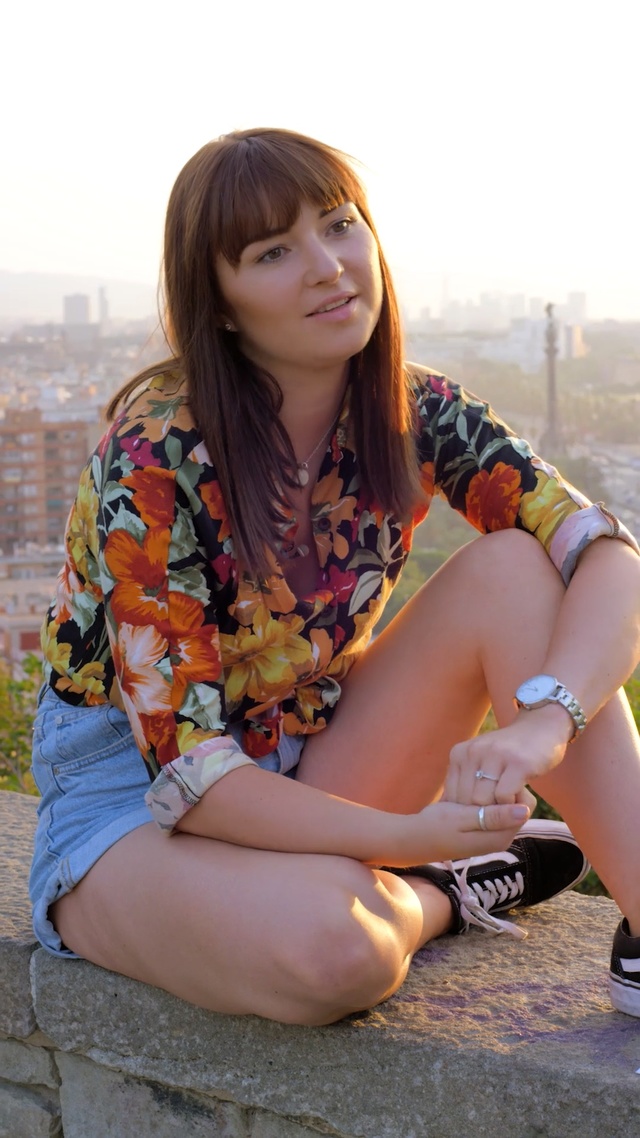 Video Reference: Sitting, Lady, Leg, Thigh, Human leg, Photo shoot, Photography, Long hair, Smile, Fawn