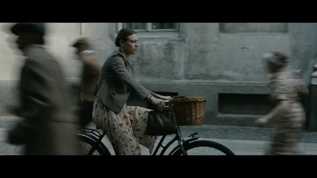 Video Reference: Mode of transport, Bicycle, Movie, Human, Snapshot, Vehicle, Photography, Conversation, Scene, Recreation, Person, Female