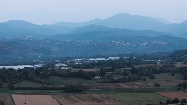 Video Reference: Mountainous landforms, Sky, Atmospheric phenomenon, Hill, Hill station, Mountain, Mountain range, Aerial photography, Bird-eye view, Landscape