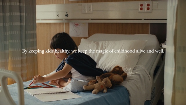 Video Reference: Leg, Furniture, Bed, Comfort, Textile, Room, Mattress, Bed sheet, Hospital, Linens, Person