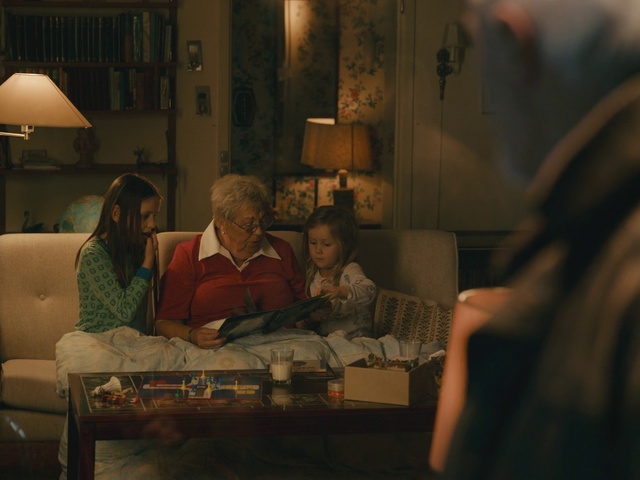 Video Reference: Conversation, Human, Fun, Interaction, Room, Adaptation, Sitting, Photography, Screenshot, Scene