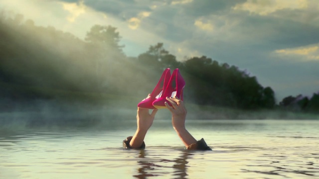 Video Reference: Nature, Water, Sky, Atmospheric phenomenon, Beauty, Morning, Wave, Sunlight, Calm, Sea