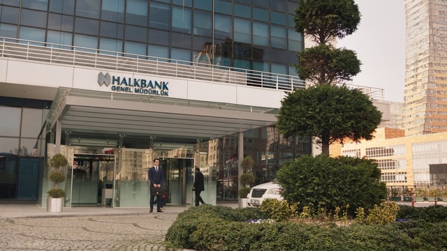 Video Reference: Building, Transport, Architecture, Tree, Mixed-use, Real estate, Commercial building, Facade, City