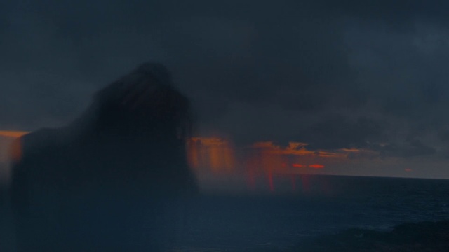 Video Reference: Sky, Black, Blue, Cloud, Atmospheric phenomenon, Horizon, Sea, Ocean, Atmosphere, Night