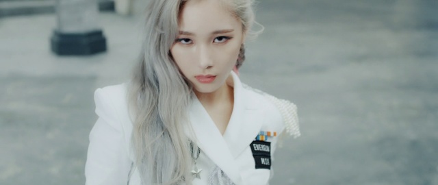 Video Reference: Hair, Face, Skin, Lip, Beauty, Eyebrow, Blond, Chin, Hair coloring, Brown hair