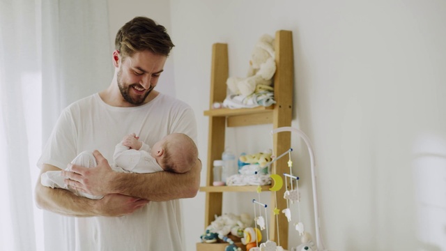 Video Reference: Product, Arm, Shoulder, Shelf, Room, Joint, Textile, Child, Neck, Furniture