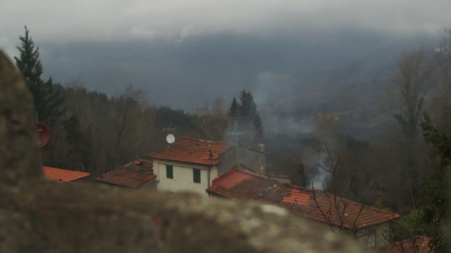 Video Reference: Atmospheric phenomenon, Mist, Hill station, Fog, Haze, Morning, Town, Sky, Rural area, Highland