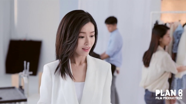 Video Reference: Hair, Skin, Beauty, Fashion, Hairstyle, White-collar worker, Human, Fun, Fashion design, Temple