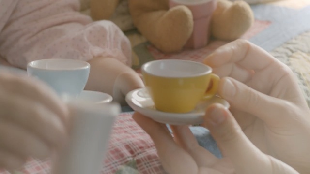 Video Reference: Cup, Cup, Coffee cup, Serveware, Hand, Teacup, Drinkware, Tableware, Porcelain, Nail