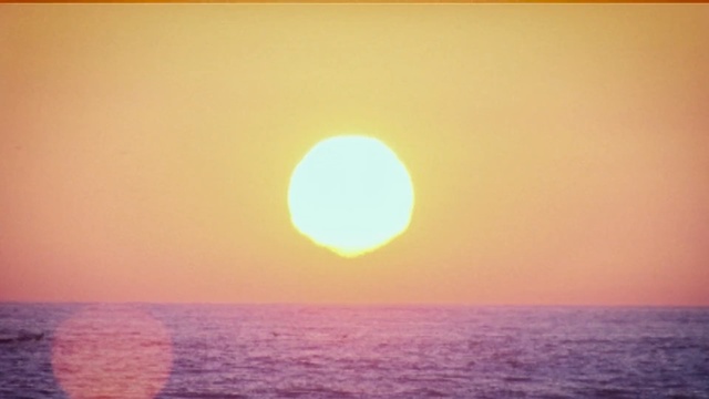 Video Reference: horizon, sun, sky, sunrise, atmosphere, daytime, afterglow, sea, calm, sunlight