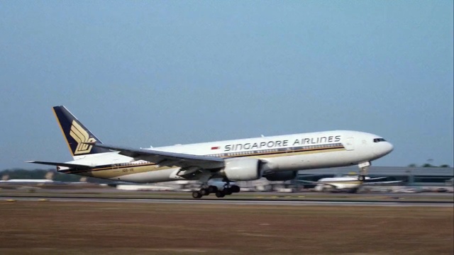 Video Reference: Airline, Air travel, Aviation, Airliner, Vehicle, Airplane, Wide-body aircraft, Aircraft, Flap, Aerospace engineering