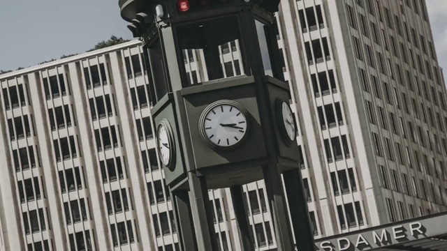 Video Reference: Clock tower, Landmark, Architecture, Metropolitan area, Tower, Metropolis, Building, Clock, City, Urban area