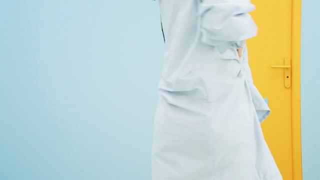 Video Reference: White, Clothing, Blue, Dress, Shoulder, Outerwear, Sleeve, Textile, T-shirt