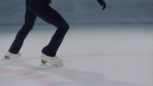 Video Reference: Figure skate, Skating, Ice skating, Ice skate, Ice rink, Recreation, Figure skating, Leg, Axel jump, Individual sports