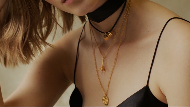 Video Reference: Necklace, Neck, Jewellery, Pendant, Fashion accessory, Shoulder, Body jewelry, Chain, Joint, Chest