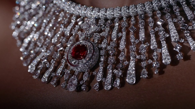 Video Reference: Necklace, Fashion accessory, Jewellery, Neck, Dress, Lace, Silver, Silver, Fashion design