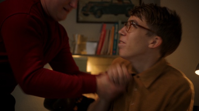 Video Reference: Fun, Arm, Room, Conversation, Mouth, Adaptation, Hand, Muscle, Gesture, Glasses, Person