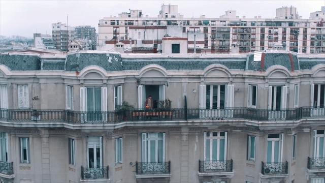 Video Reference: Building, Architecture, Classical architecture, Landmark, Urban area, Facade, Roof, House, Metropolis, Palace