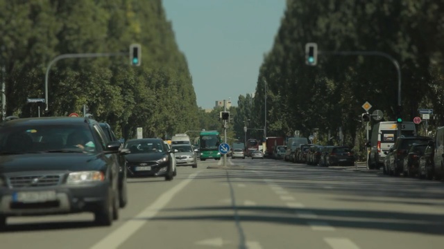 Video Reference: Road, Motor vehicle, Lane, Mode of transport, Thoroughfare, Traffic, Street, Vehicle, Asphalt, Metropolitan area