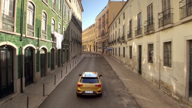 Video Reference: Vehicle, Neighbourhood, Town, Street, Car, Mode of transport, Road, Thoroughfare, Infrastructure, Alley, Person