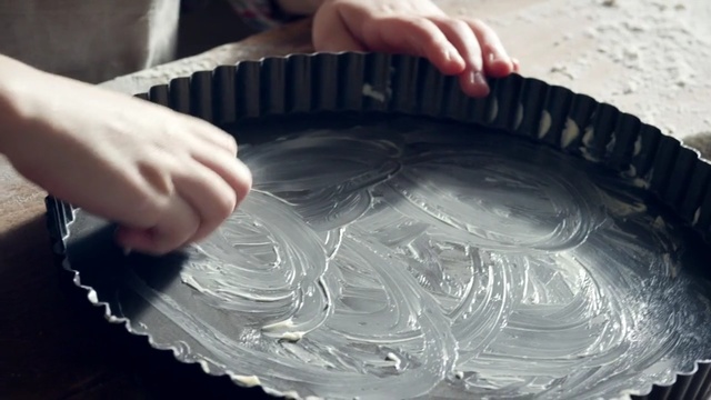 Video Reference: Hand, Tire, Platter, Rim, Circle, Metal