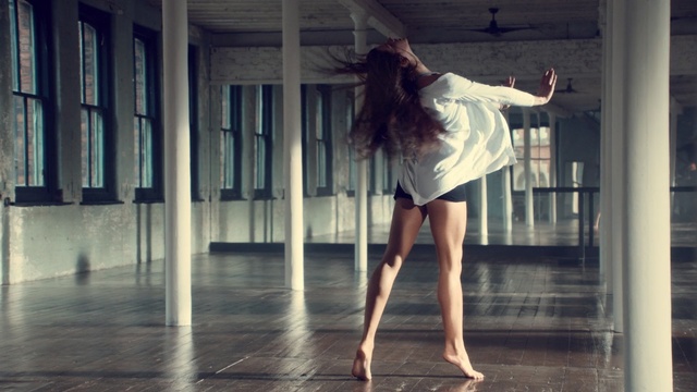 Video Reference: Ballet dancer, Dance, Leg, Footwear, Beauty, Ballet, Standing, Pointe shoe, Choreography, Fashion, Person