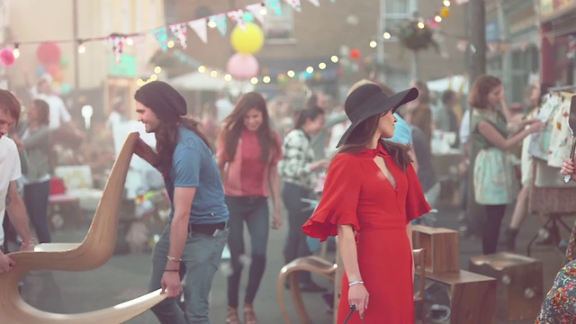 Video Reference: Snapshot, Fun, Youth, Event, Leisure, Vacation, Photography, Street, Recreation, Crowd