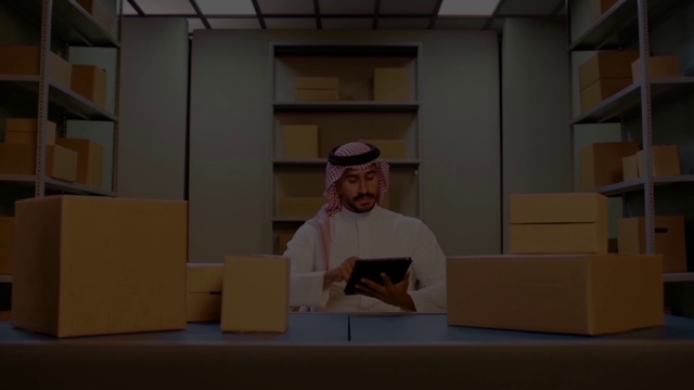 Video Reference: Cardboard, Carton, Architecture, Fun, Room, Package delivery, Paper product, Wood