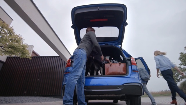 Video Reference: Land vehicle, Vehicle, Car, Vehicle door, Motor vehicle, Automotive exterior, Automotive design, Electric blue, City car, Trunk