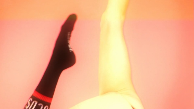 Video Reference: hand, finger, arm, joint, human leg