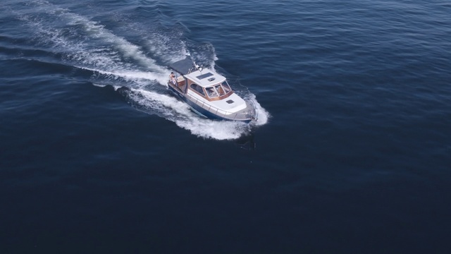 Video Reference: Boat, Vehicle, Yacht, Water transportation, Boating, Luxury yacht, Watercraft, Speedboat, Naval architecture, Ship